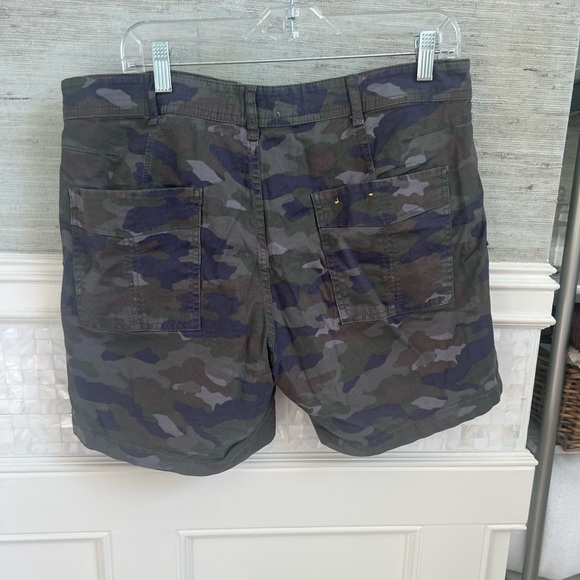 32 Anthropologie wanderer utility shorts moss green blue camo - Picture 12 of 17